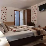 Апартаменты Tulipan Vendeghaz Шарошпатак