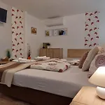 Апартаменты Tulipan Vendeghaz