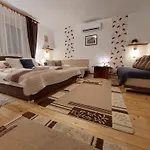 Tulipan Vendeghaz Апартаменты *