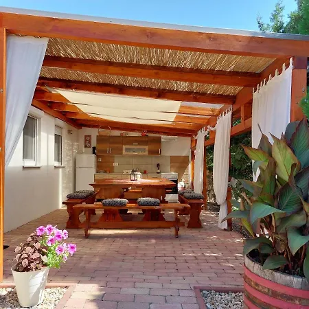 Tulipan Vendeghaz شقة *