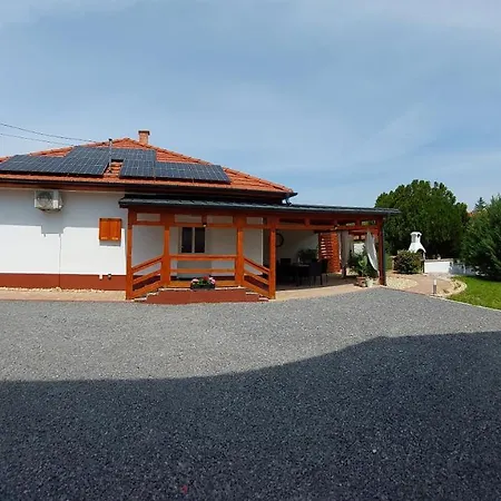Tulipan Vendeghaz Apartament
