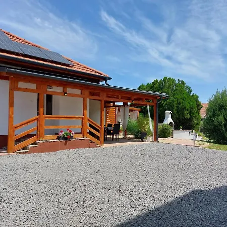 Tulipan Vendeghaz Apartament