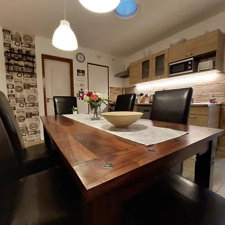 Apartament Tulipan Vendeghaz