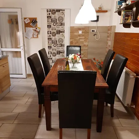Apartment Tulipan Vendeghaz *