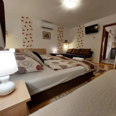 Tulipan Vendeghaz Apartment *