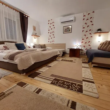 Tulipan Vendeghaz Apartment *