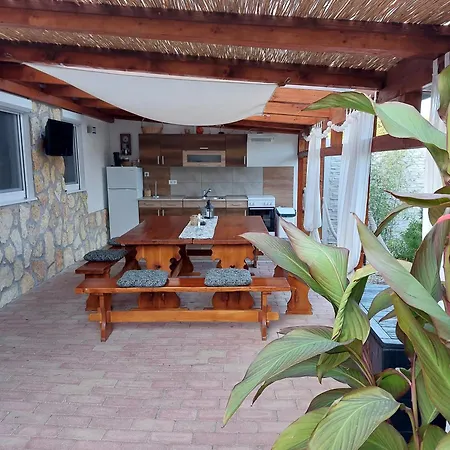 Tulipan Vendeghaz Apartment *