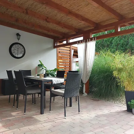 Apartament Tulipan Vendeghaz *