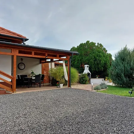 Tulipan Vendeghaz Apartmán